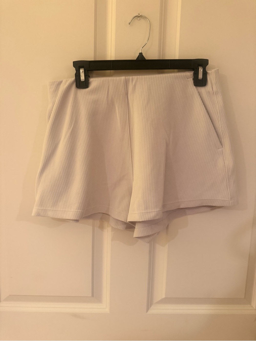 Lululemon Women’s Ribbed Softstreme High-Rise Shorts 2” in Bone NWOT